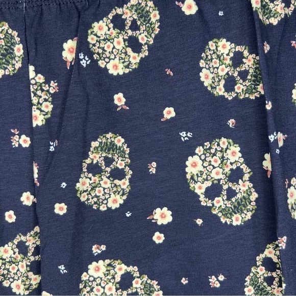 NEW BLACK FLORAL SKULL PRINT MEDIUM ANKLE LEGGINGS NO BOUNDARIES  STRETCH - Picture 4 of 11